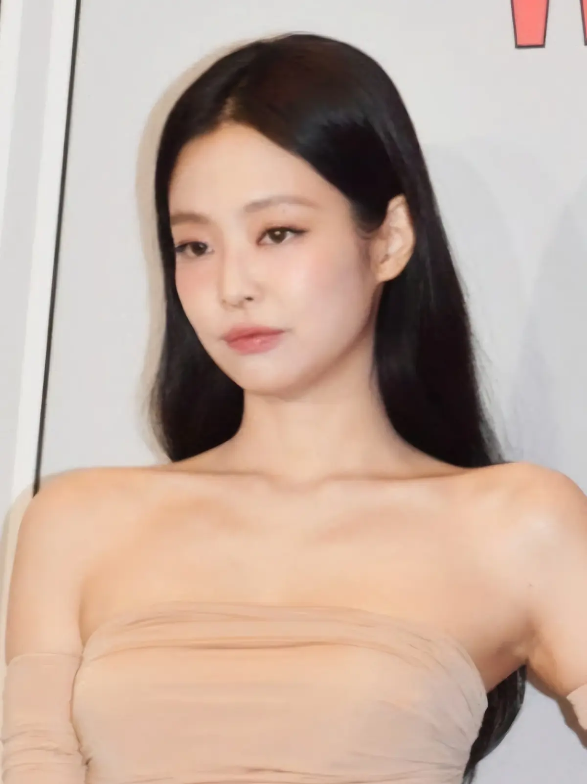 Jennie (BLACKPINK) — Bright Winter color palette | Palette Hunt Jennie (BLACKPINK) wearing jewel-toned statement dressing with crisp contrast and sparkle, showcasing electric cobalt, icy magenta, optic white, chrome silver, and inky black from the Bright Winter palette.